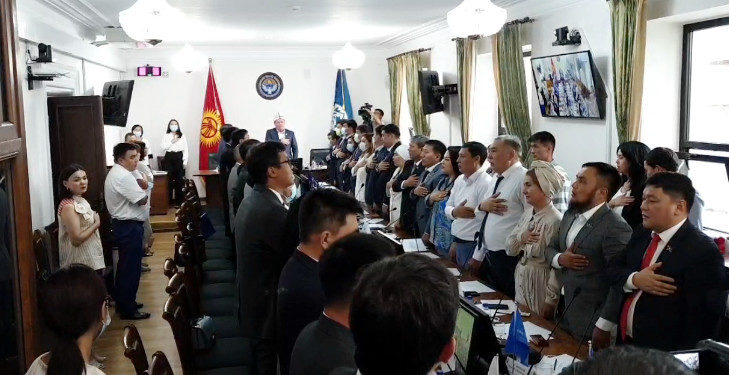 Бишкек шаардык кеңешке шайланган депутаттарга мандат тапшырылды