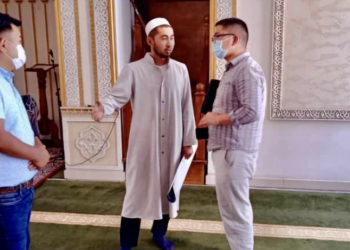 Бишкекте эки мечитке бет кап режимин сактабаганы үчүн айып салынды