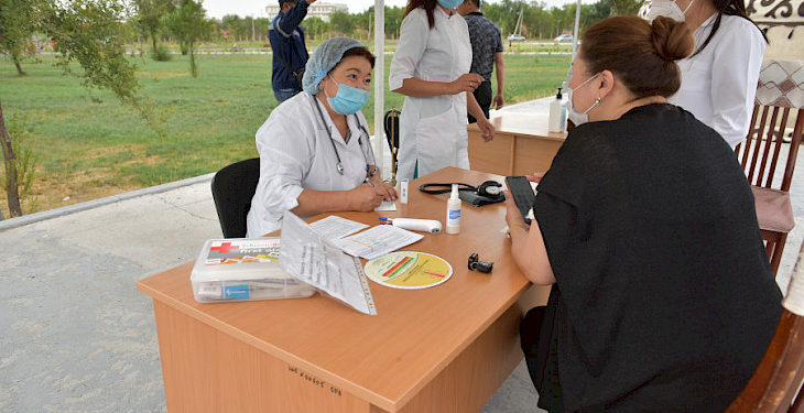 Бишкектеги парктарга убактылуу эки вакцинация борбору жайгаштырылды (сүрөт)