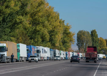 Бишкекте оор жүк ташуучу унаалардын кыймылына убактылуу чектөө киргизилди