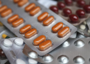 Коронавируска каршы дарылардын баасын негизсиз кымбаттаткандар айып пул төлөшөт