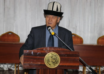 Белгилүү тарыхчы Ташманбет Кененсариев көз жумду