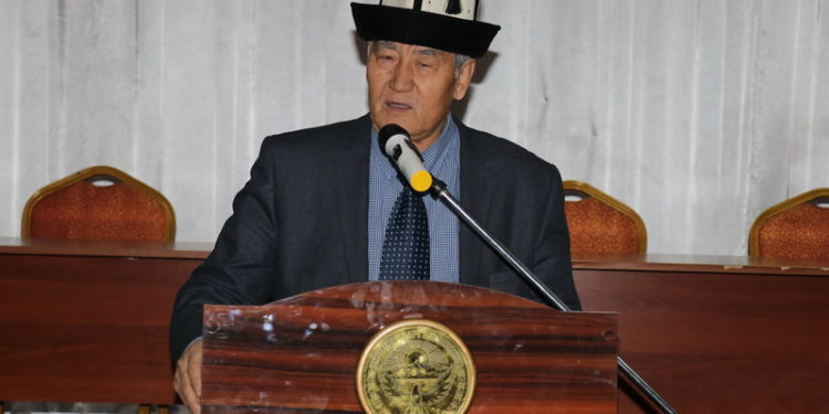 Белгилүү тарыхчы Ташманбет Кененсариев көз жумду