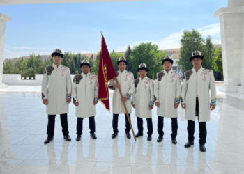 «Бул Олимпиадалык комитеттин күнөөсү». Дизайнер Замира Молдошева Кыргыз спортчуларынын формасы боюнча үн катты