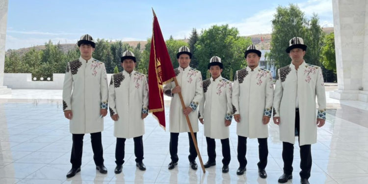 «Бул Олимпиадалык комитеттин күнөөсү». Дизайнер Замира Молдошева Кыргыз спортчуларынын формасы боюнча үн катты