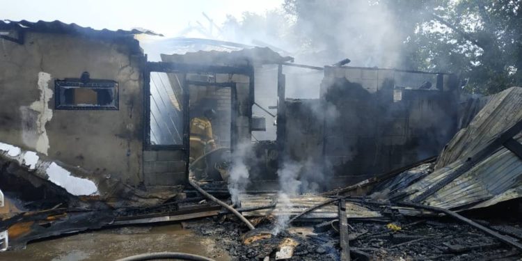 Бишкекте газ баллон жарылып үй дүкөнү менен өрттөнүп кетти (сүрөт)