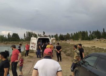 Ысык-Атада 16 жана 18 жаштагы кыздар көлмөгө чөгүп кетти (сүрөт)