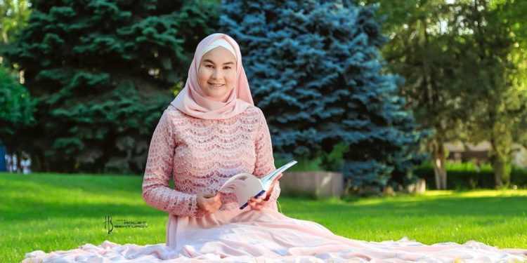 Нурзат Токтосунова турмушка чыкканын ачыктады