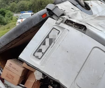 «Унаа оодарылып кеткен». Жалал-Абадда жол кырсыгы катталды (сүрөт)