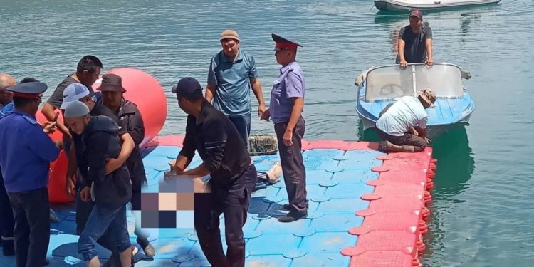 Ысык-Көлдө 16 жаштагы жигит көлгө чөгүп кеткен. Сөөгү бүгүн табылды (сүрөт)