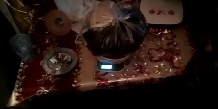 Бишкектин тургунунун үйүнөн 2 килограммдан ашык гашиш табылды (сүрөт, видео)
