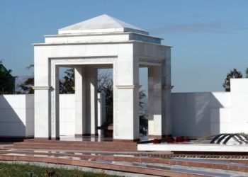 Чыңгыз Айтматовдун көрүстөнүндөгү түндүк жоголдубу? Министрликтин жообу