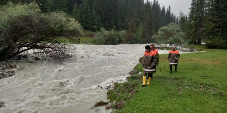 Ысык-Көлдө дайынсыз болуп жаткан 29 жаштагы кызды издөө иштери уланып жатат