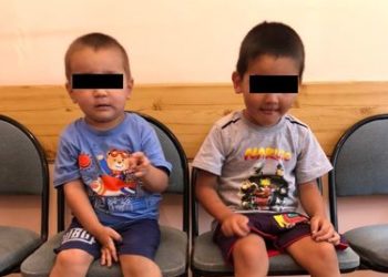 Ысык-Көлдө 2 жана 4 жаштагы балдардын апасы изделип жатат