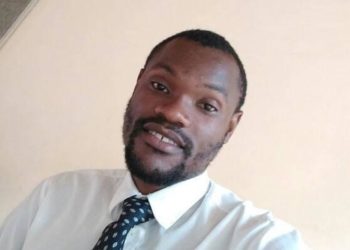 Зимбабведеги 27 жаштагы билими жок мугалим окуучуларды сынактарга WhatsApp’тын жардамы менен даярдайт