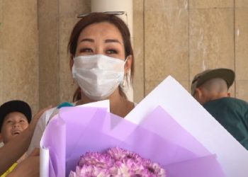 Экинчи ирет кыздуу болгон Гүлжайна Атаканова төрөтканадан чыкты