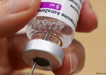 «Учак бузулуп». «AstraZeneca» вакцинасынын жеткирүү кийинкиге калтырылды