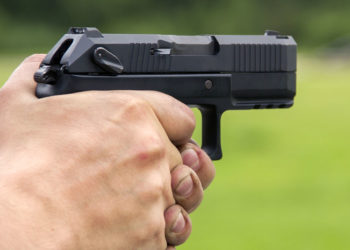 Чак түштө «Бета Сторес-2» тарапта ок атылды. Окуянын чоо-жайы