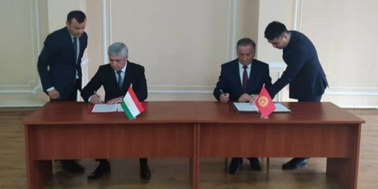 Кыргызстан менен Тажикстан чек ара боюнча кезектеги протоколго кол коюшту