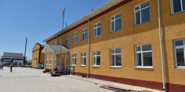 Чек ара жаңжалында кыйраган Максаттагы мектеп калыбына келтирилди