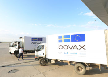 Кыргызстанга AstraZeneca вакцинасынын биринчи партиясы келди