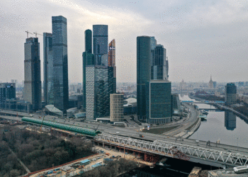 Орусияда коронавирус жуктурган адамдардын саны 6 миллиондон ашты