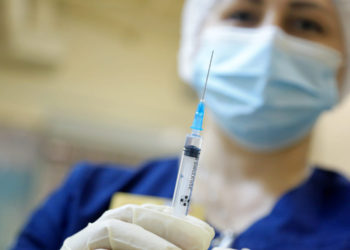 Коронавируска каршы эмдөө. Айлыктан ажыратуу жана кызматтан бошотуу мыйзамсыз