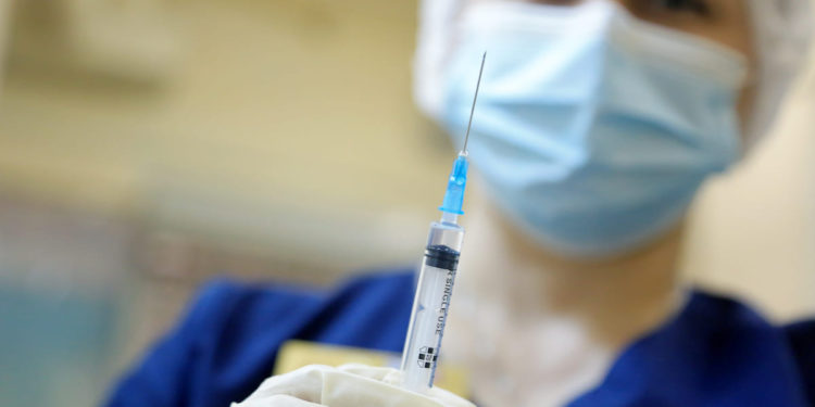 Коронавируска каршы эмдөө. Айлыктан ажыратуу жана кызматтан бошотуу мыйзамсыз