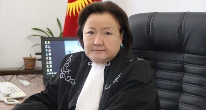 Буга чейин Садыр Жапаровду соттогон судья Жаңыл Мамбеталы кызматынан бошотулду