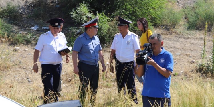 Министрдин  орун басары Чүй менен Ысык-Көлдөгү жол тескөөчүлөрдү текшерүүгө алды