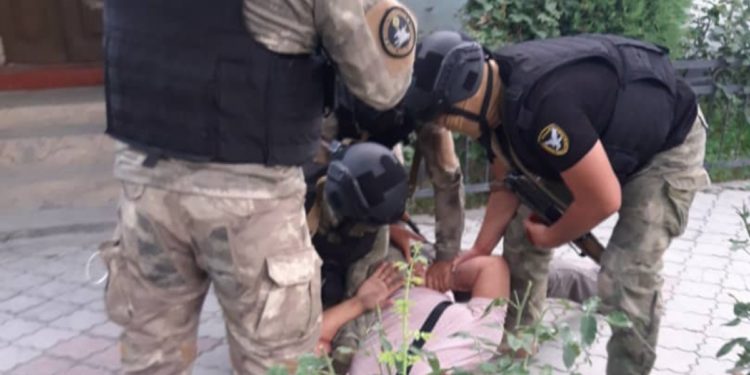 Ошто «Женго» каймана аттуу кримтөбөлдүн айдоочу-жан сакчысы кармалды (видео)