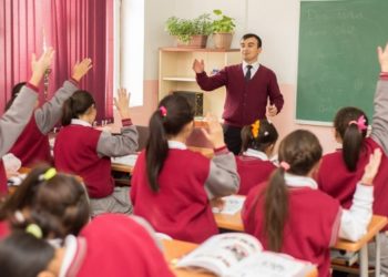 Орхан Инандынын окуясынан кийин 500гө жакын түрк мугалими Кыргызстандан чыгып кеттиби? Расмий жооп