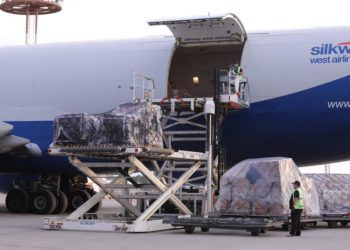 Кыргызстанга Азербайжандан 40 миң доза коронавируска каршы вакцина келди