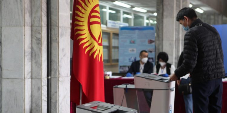 Бүгүн кайра шайлоо. Бишкек, Ош жана Токмок шаардык кеңештерине депутаттар шайланат