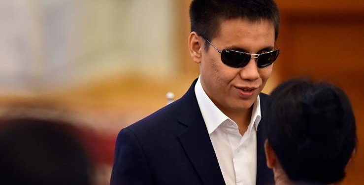 Депутат Дастан Бекешев «Pishpek City» рок тобунун клибине тартылды