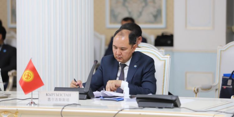 Кыргызстан ШКУга мүчө өлкөлөрдү коронавирус пандемиясына каршы күрөштү күчөтүүгө чакырат