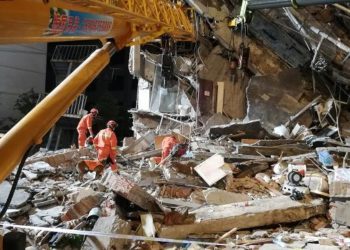 Кытайда кулап калган мейманканада каза болгондордун саны 17ге жетти