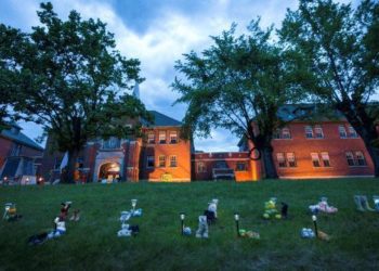 Канадада дагы 160тан ашык бала көмүлгөн көрүстөн табылды