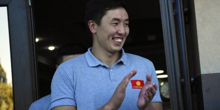 Кыргыз волейболунун жылдызы үйлөндү. Анын жүрөгүн багындырган чүрөк ким?