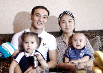 “Кызганычтын айынан сүйлөшпөй калган күндөр болгон” дейт актёр Амантур Мусаев менен жубайы