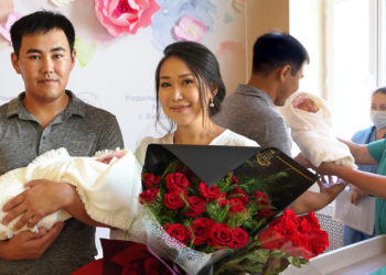 “Кызымды биринчи жолу колума алып, толкунданып турам” дейт Саната Жумакадырованын жолдошу