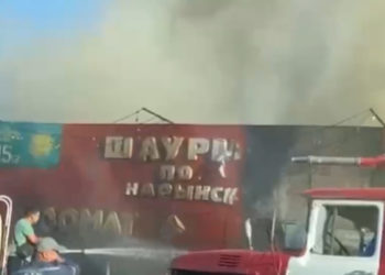 Беловодскийде тез татым сатуучу жай өрттөнүп жатат (видео)
