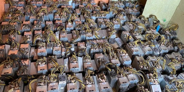 УКМК тарабынан майнинг-ферманын мыйзамсыз иш-аракеттерине бөгөт коюлду (сүрөт)