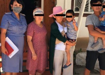 Ысык-Көлдө 2 жана 4 жаштагы балдардын дайынсыз болуп жаткан апасы табылды (сүрөт)