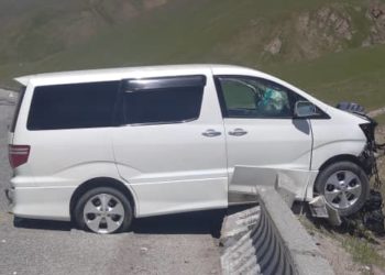 Бишкектин вице-мэринин жол кырсыкка кабылышы. Унаанын ичинде ырчы Самара Каримова менен жолдошу да болгон (сүрөт)