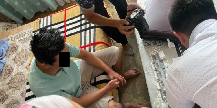 УКМК: «Акча алып жаткан жеринен «Түндүк» темир жолунун инспектору кармалды»