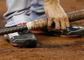 Өзбекстанда атасы уулун арматура менен чаап өлтүргөн