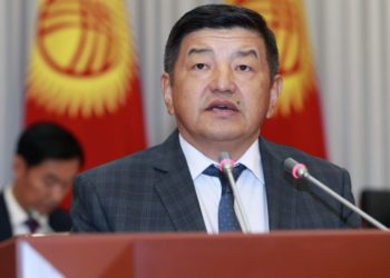 Акылбек Жапаров Кыргызстан менен Орусияга доллардан баш тартууну сунуштады