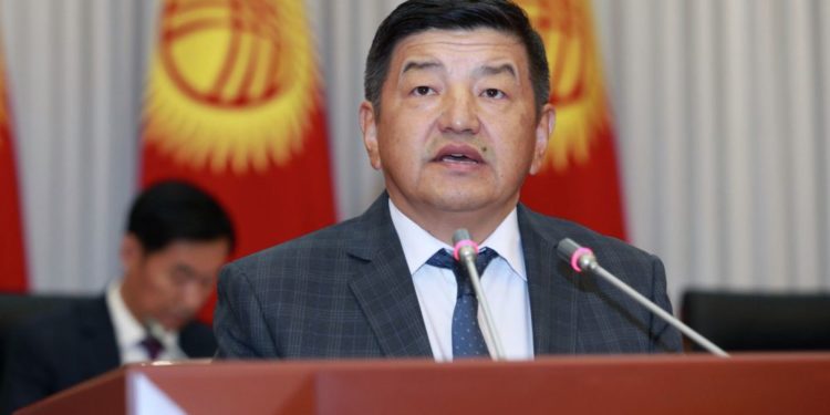 Акылбек Жапаров Кыргызстан менен Орусияга доллардан баш тартууну сунуштады