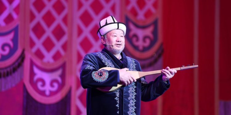 Бишкекте бүгүн жана эртең кыргыз-казак акындарынын айтышы өтөт